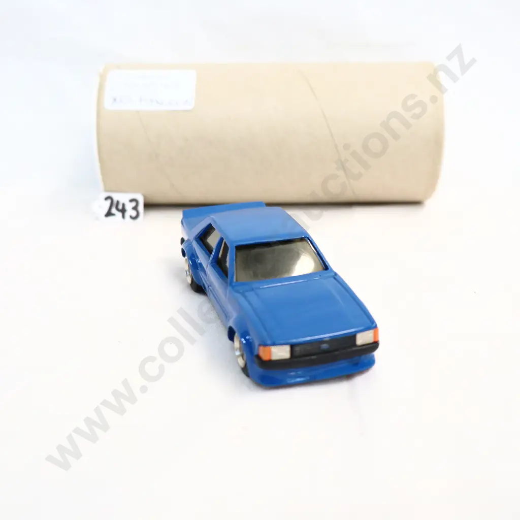 1/43 Dinkum Classics XD Falcon Image 1++