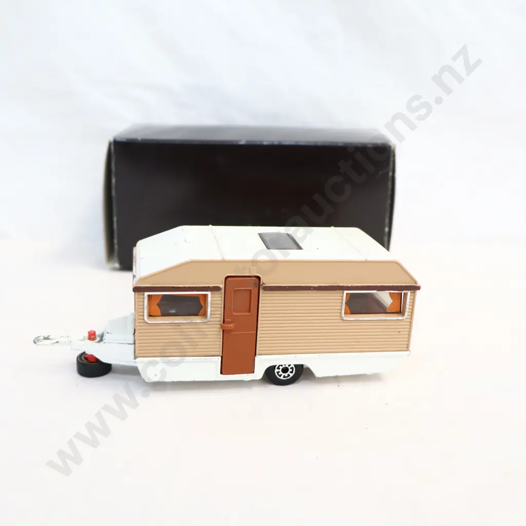 1/43 Matchbox Super Kings Europa Caravan Image 1++