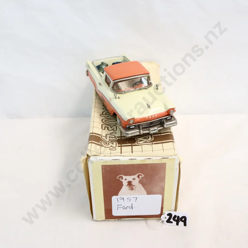 1/43 Minimarque Models 1957 Ford Image 1++