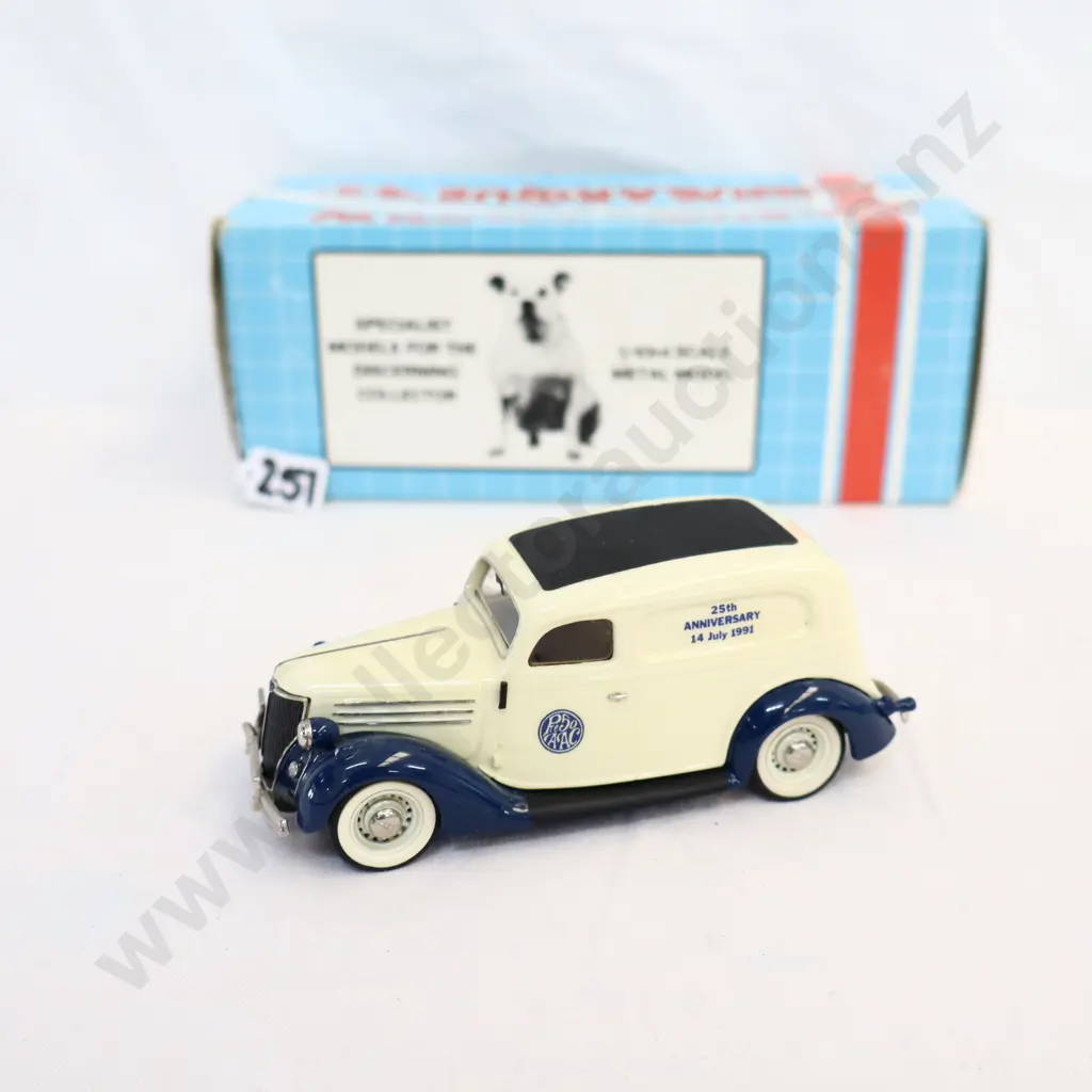 1/43 Minimarque 1936 Ford Sedan Delivery Image 1++