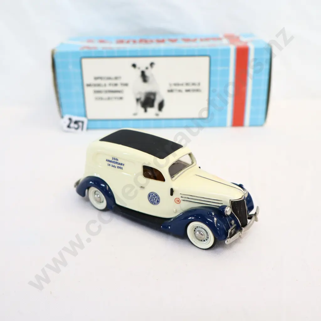 1/43 Minimarque 1936 Ford Sedan Delivery Image 1++