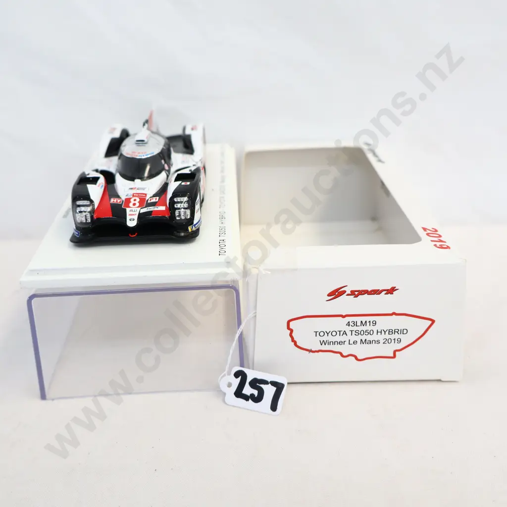 1/43 Spark Toyota TS 050 Hybrid Image 1++