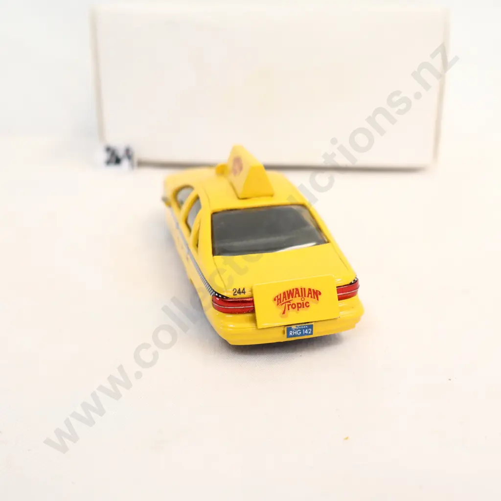 1/43 If Its Got Wheels Chevrolet Caprise Taxi No 33 of 100 Image 1++