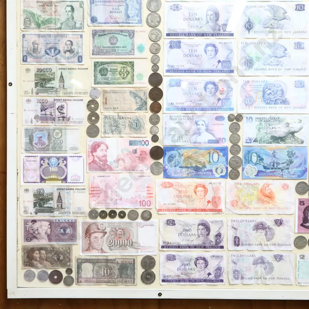 Cased World Bank Notes And Coins Image 1++