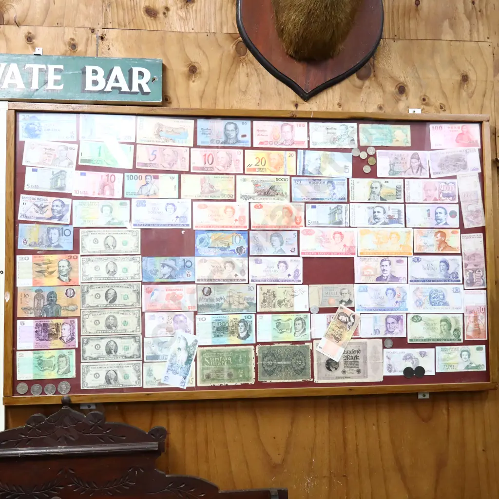 Cased World Bank Notes And Coins Image 1++