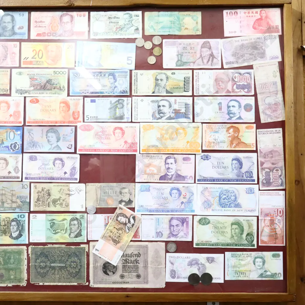 Cased World Bank Notes And Coins Image 1++