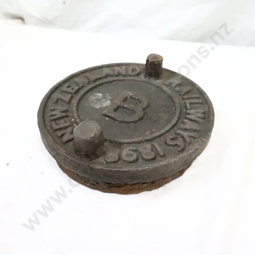 c1898 NZR Cast Iron Plate Image 1++