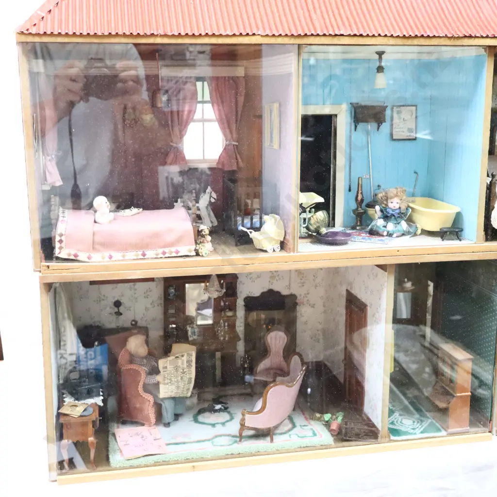 Large Vintage Dolls House With 12V Power For Lights Image 1++