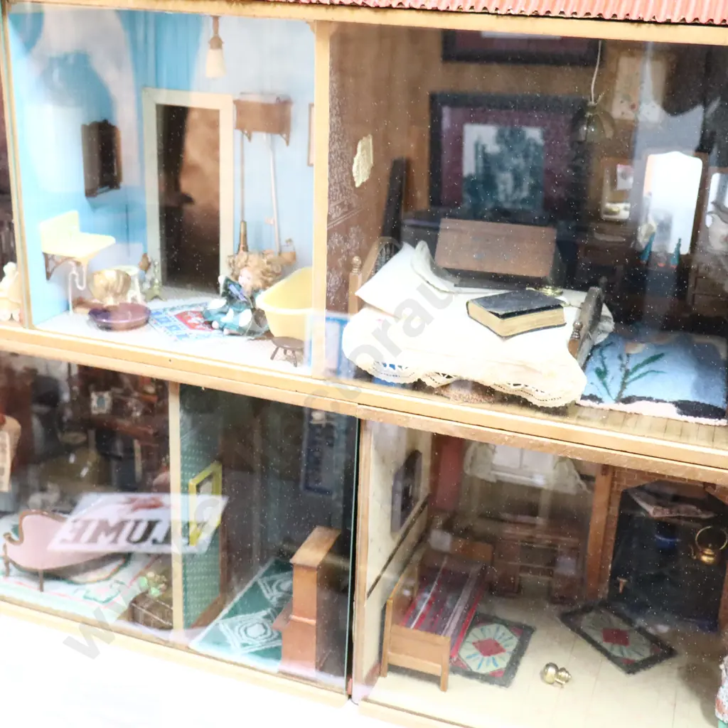 Large Vintage Dolls House With 12V Power For Lights Image 1++