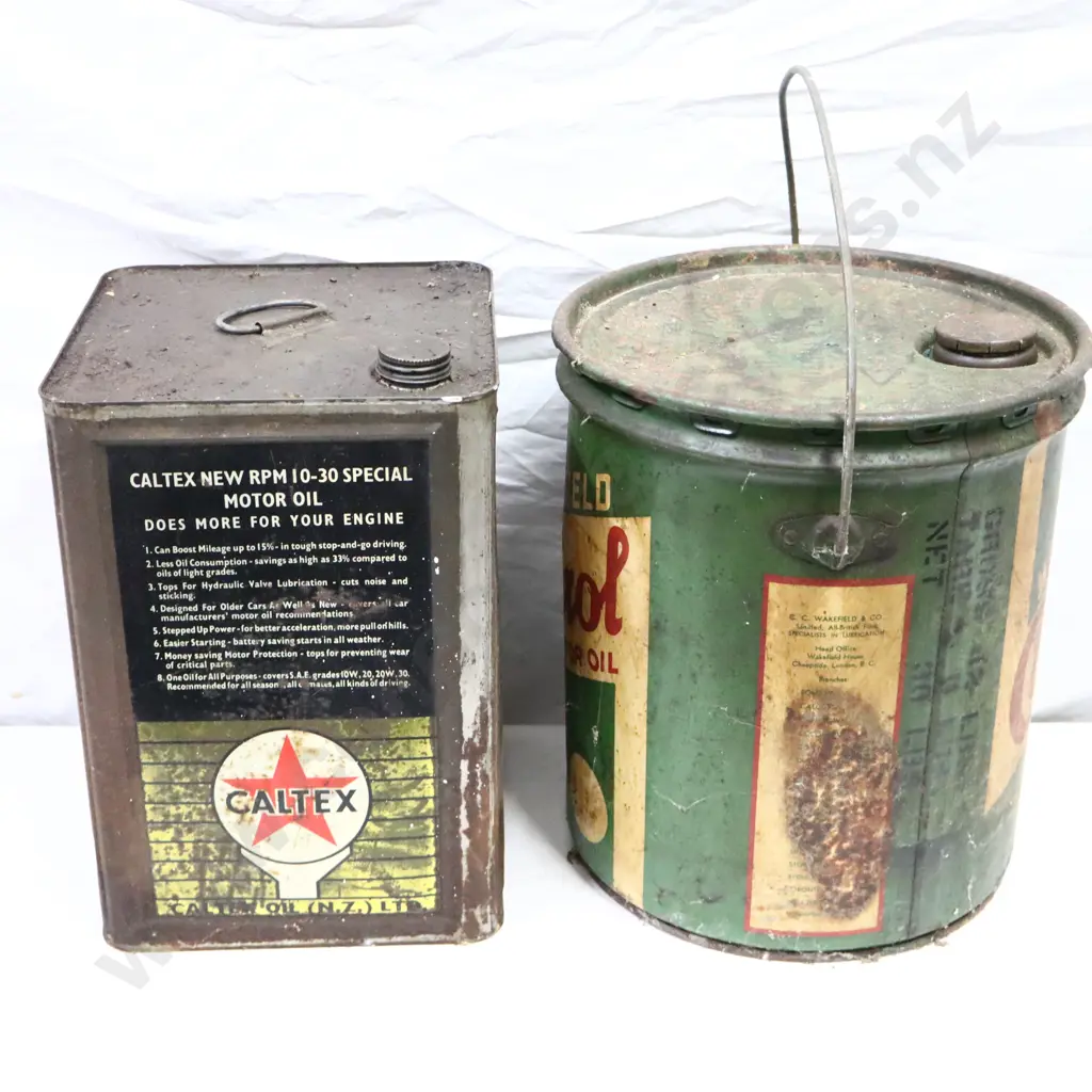 Caltex RPM Oil Tin and Wakefield Castrol Durm Image 1++