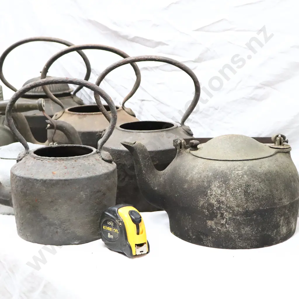 Cast Iron Early Kettles x 4 And Aluminium Kettles x 3 Image 1++