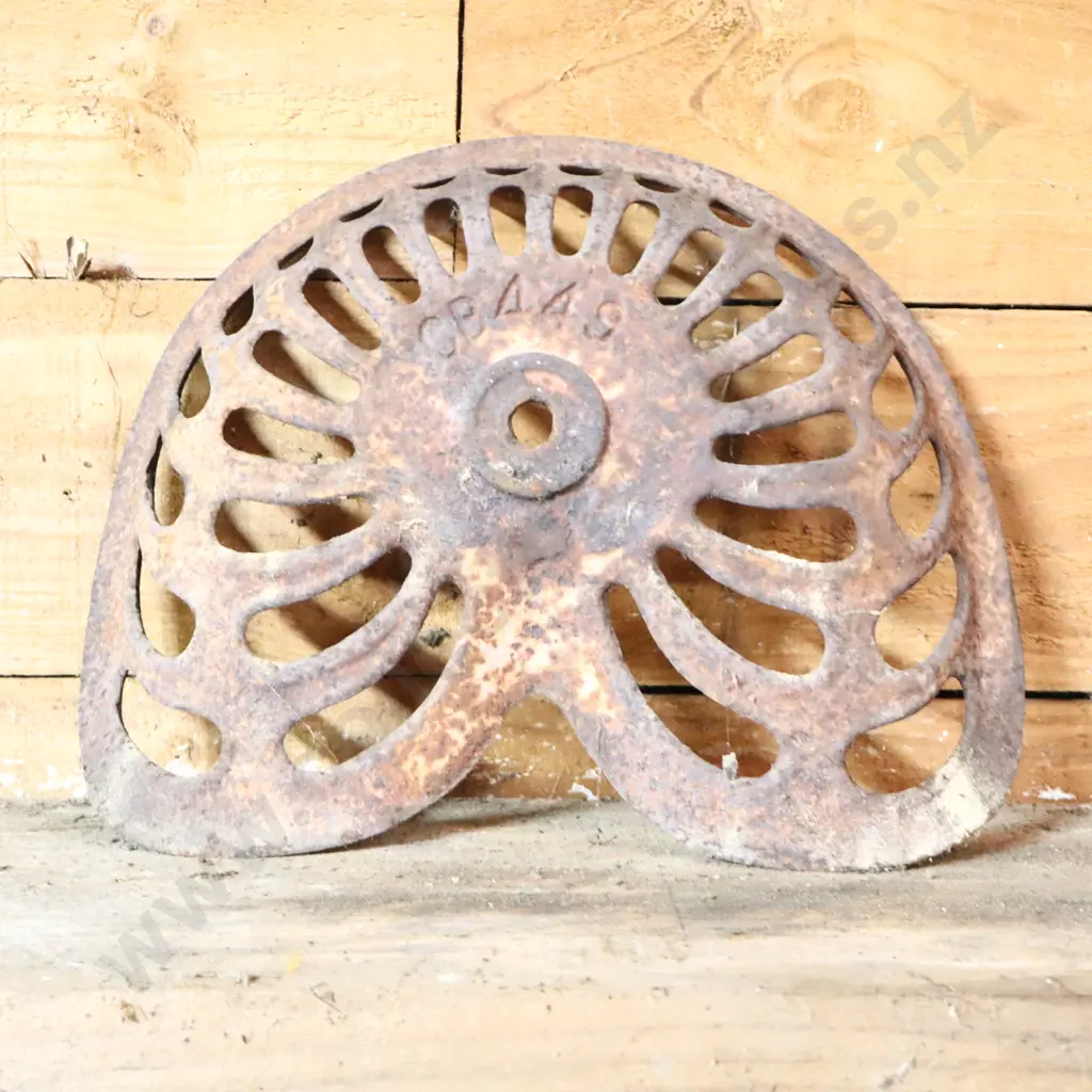 Cast Iron Hornsby Tractor Seat Image 1++