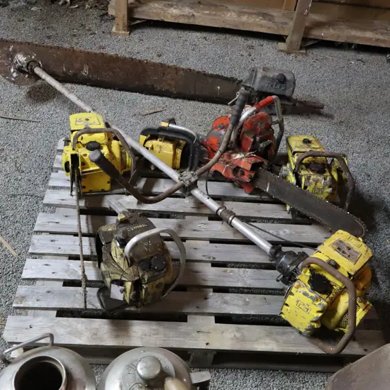 Pallet Vintage Chairsaws, weedeater Ect.