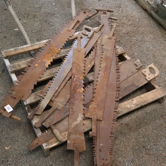 Pallet Vintage Saws x 12 Approx