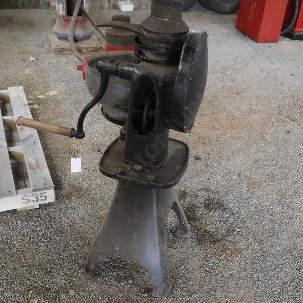 McCormick Deering Cream Seperator Image 1++