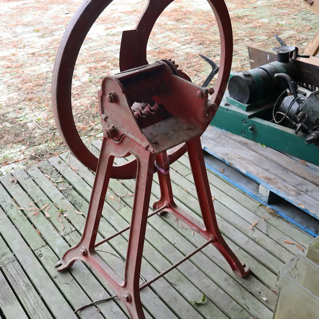 The Bentall CDA Cast Iron Chafe/Hay Cutter Image 1++