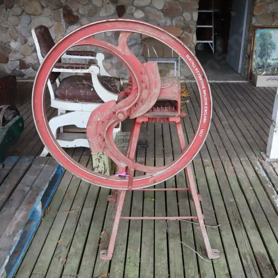 The Bentall CDA Cast Iron Chafe/Hay Cutter