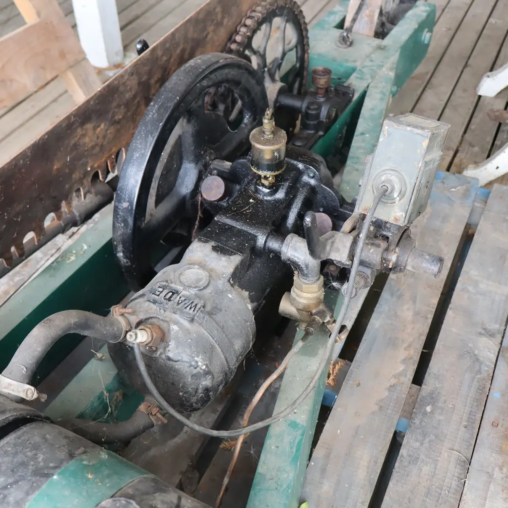 Wade Log Saw Self Propelled Image 1++