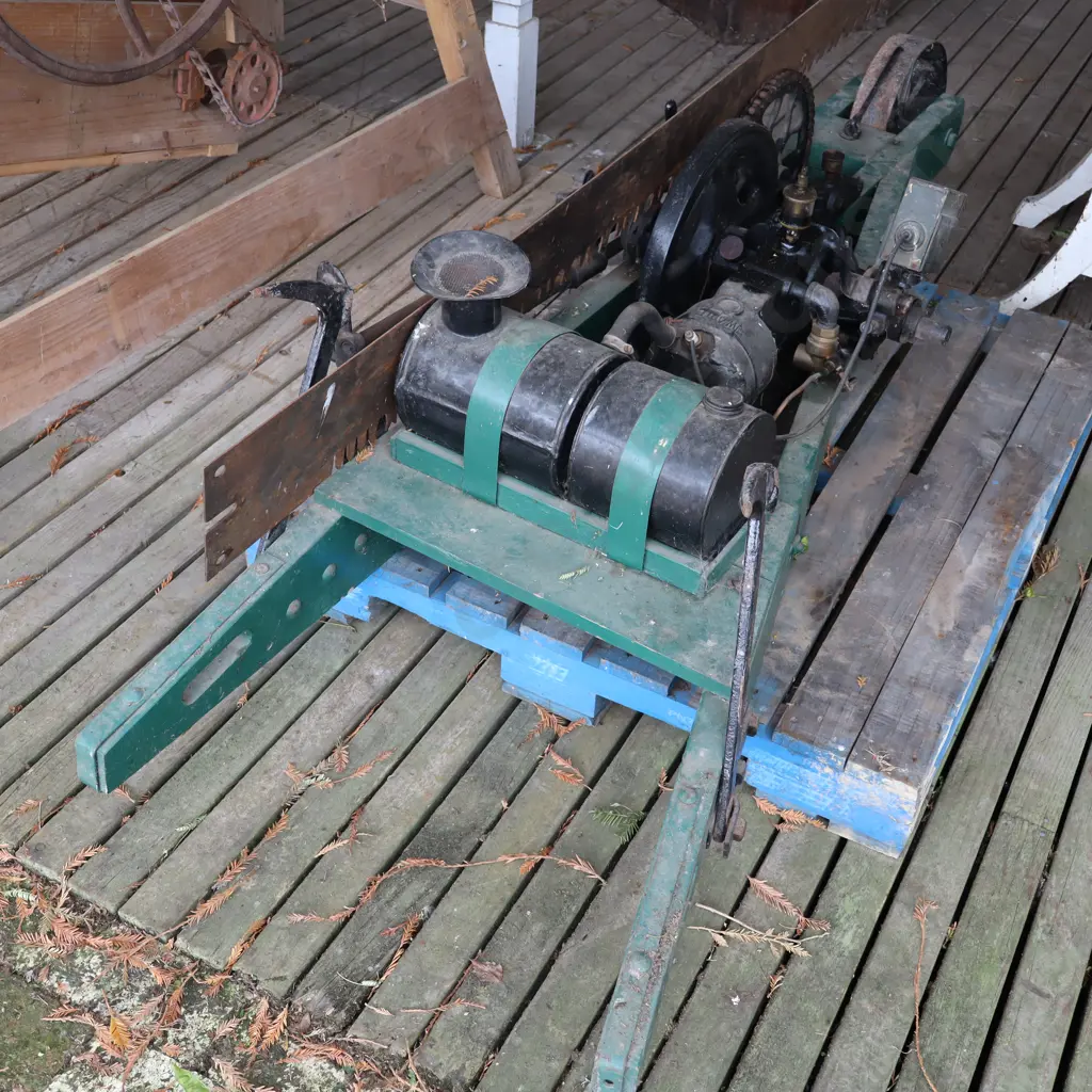 Wade Log Saw Self Propelled Image 1++