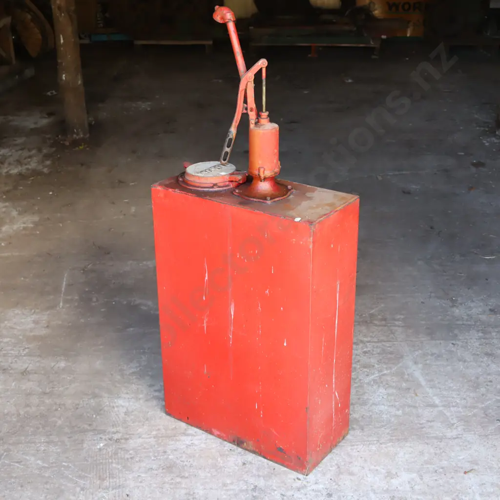 H Boy Oil Pump Mobil Oil Embossed Lid Image 1++