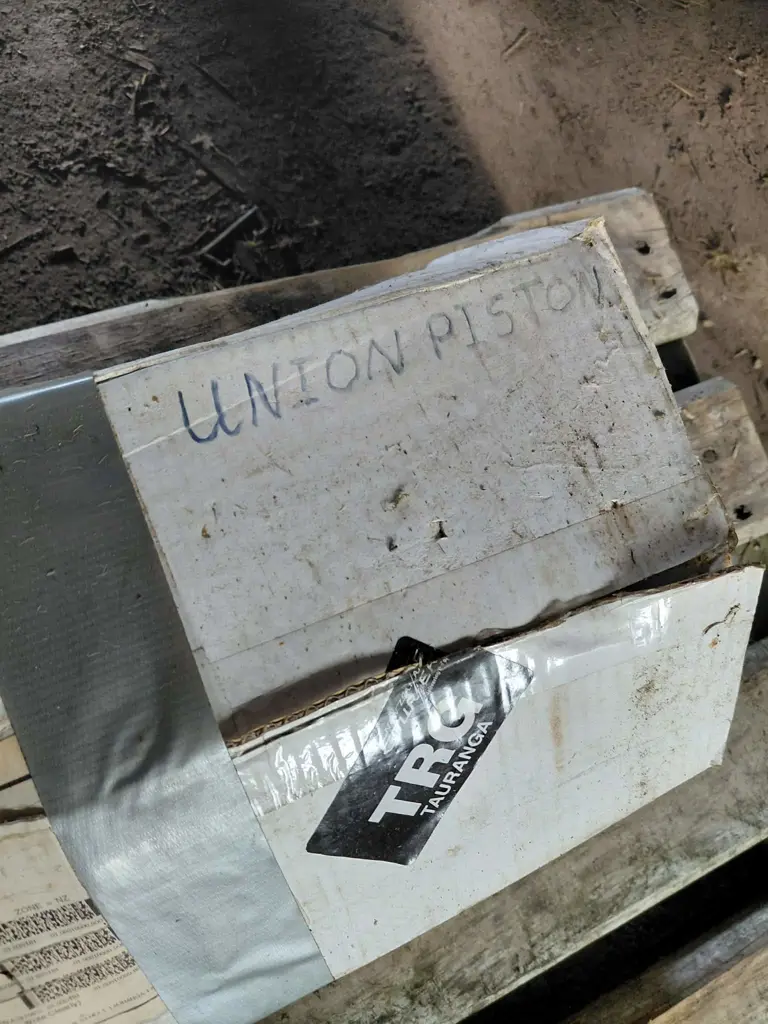 Cast Iron Union Winch, Motor And Parts Image 1++