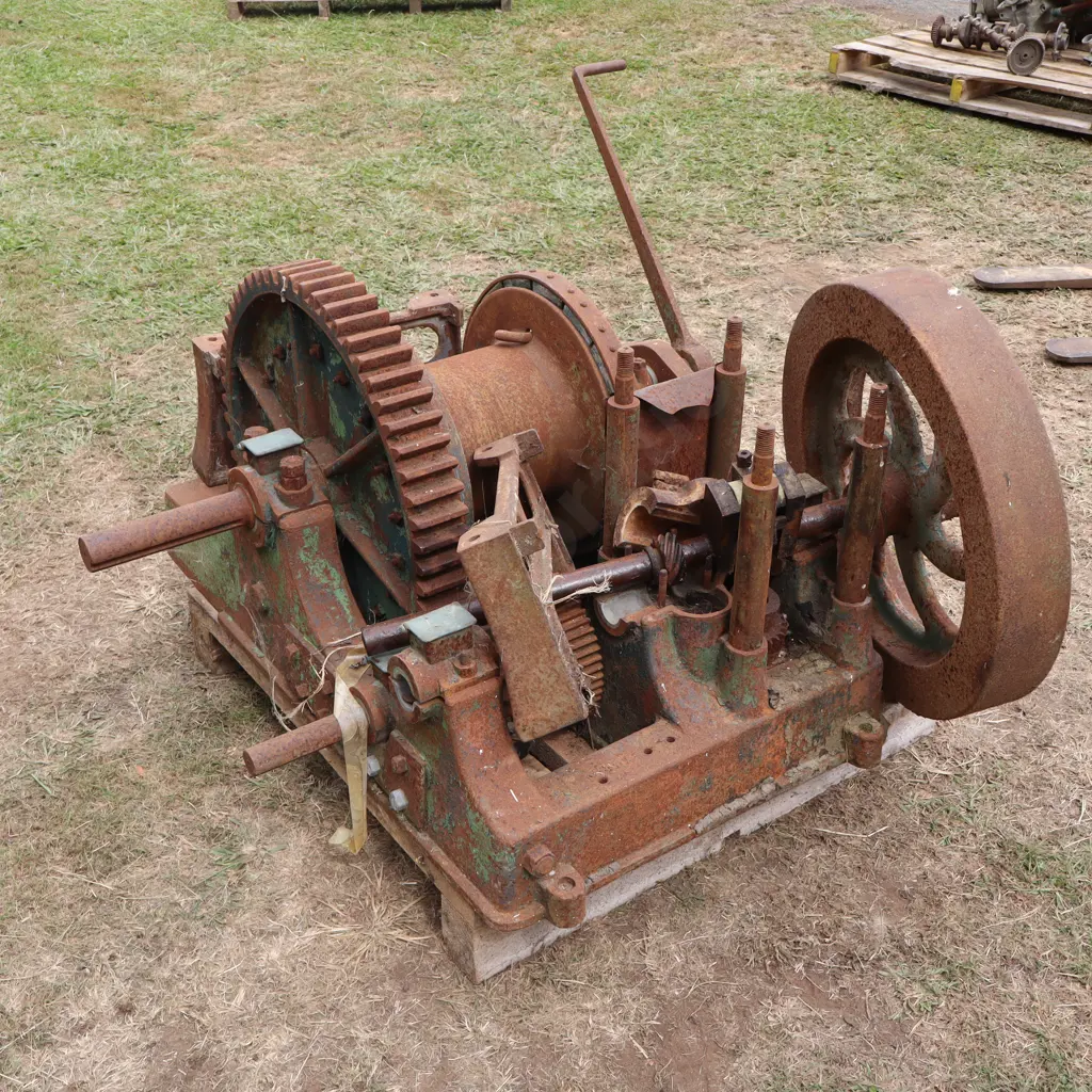 Cast Iron Union Winch, Motor And Parts Image 1++