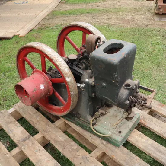 Associated Manufacturers Corporation Double Flywheel Station Engine. 51cm Flywheel.