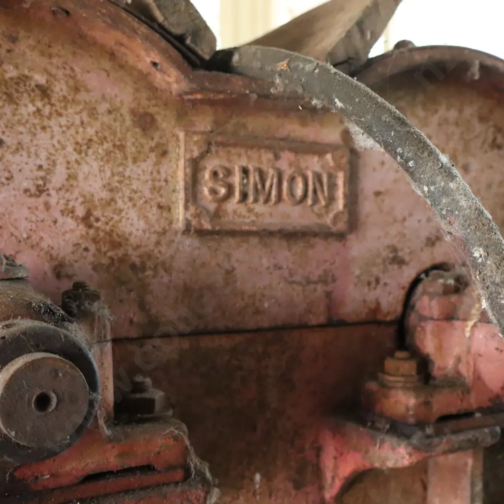 A Simon Wheat Fanning Mill Farm Machine  Image 1++