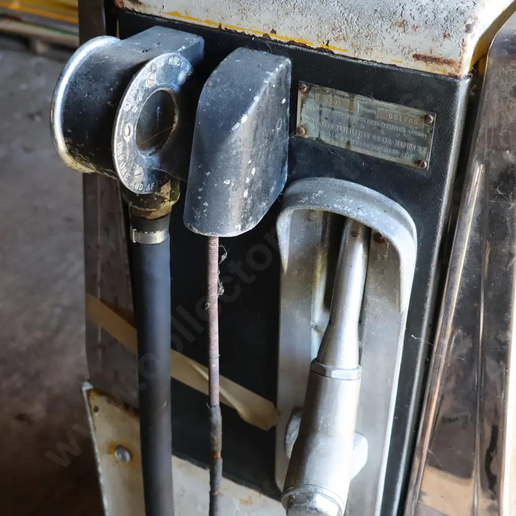 Avery Hardoll Shell Petrol Bowser White Image 1++