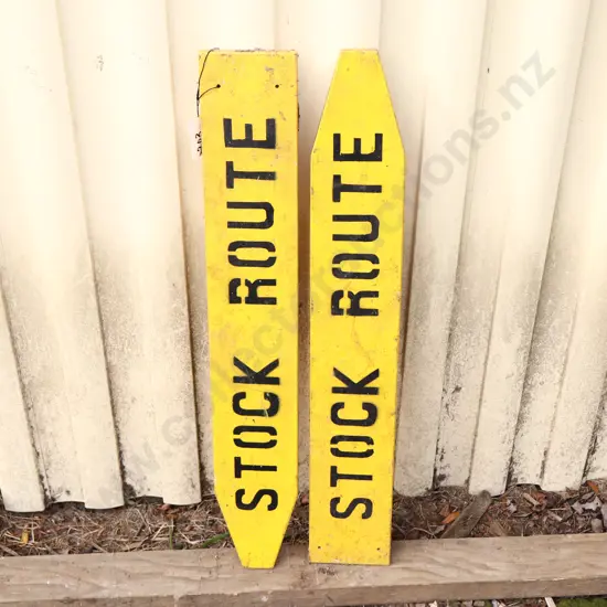 AA Signs x2 Stock Route