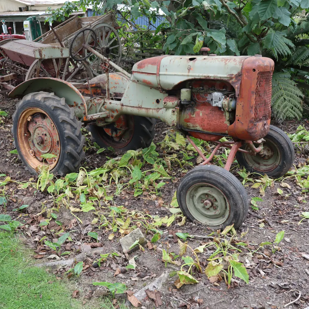 McCormick Farmall Tractor For Restoration Image 1++