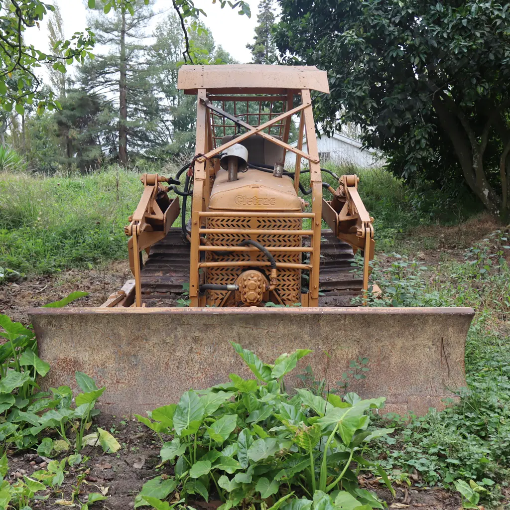 Cletrac Dozer Running Image 1++