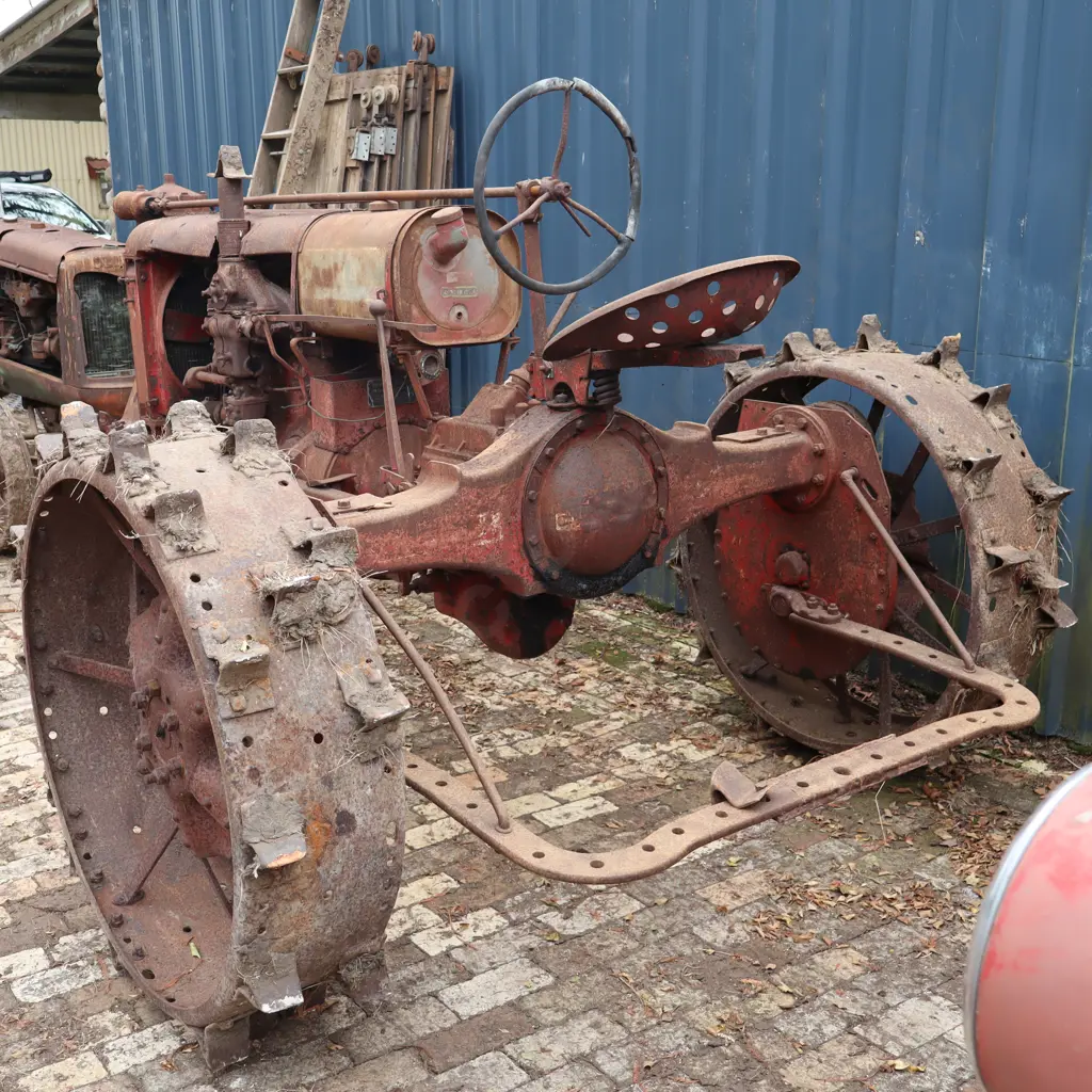 Early Farmall Tractor For Restoration Image 1++