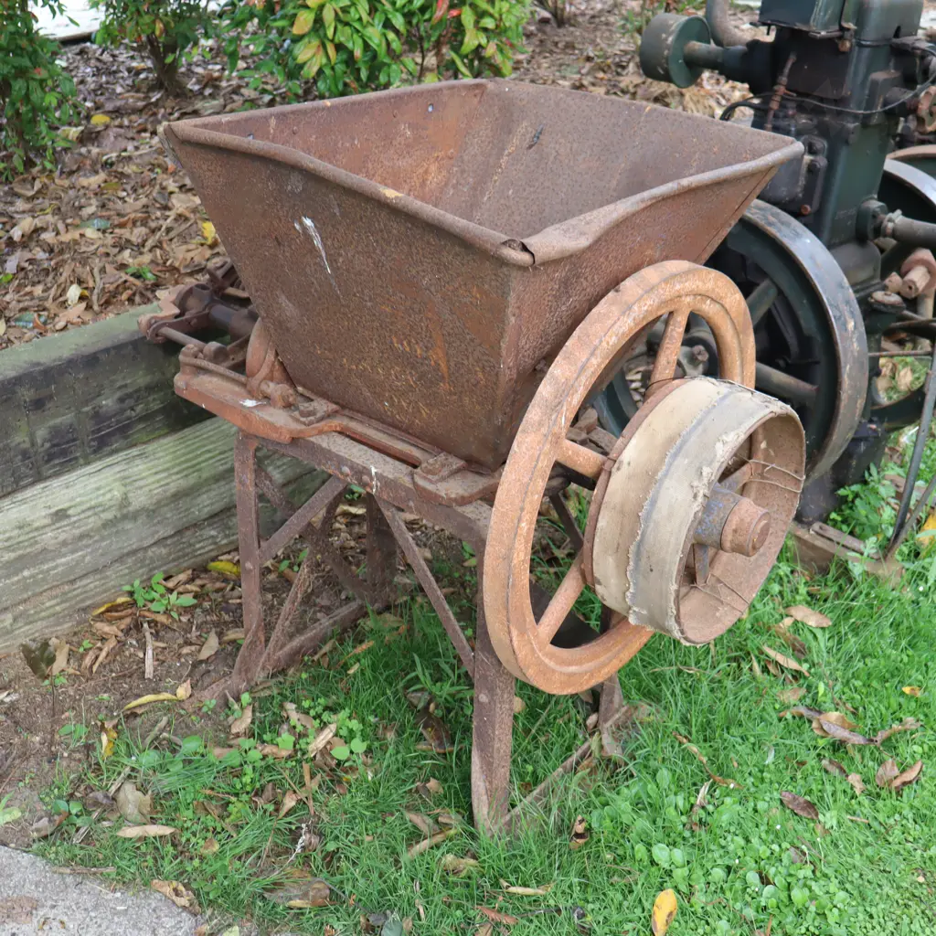 Cast Iron Grain Crusher Image 1++