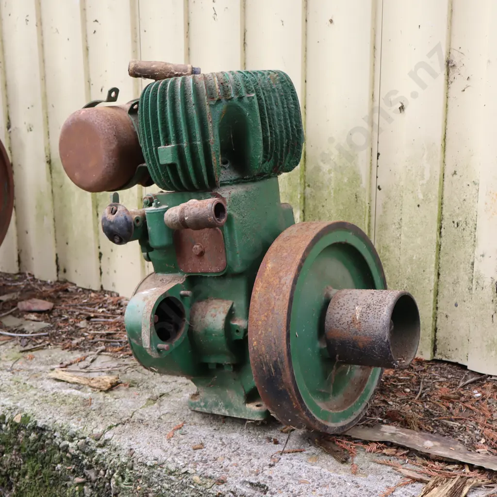 Woseley Pineapple Top Stationary Engine. 36cm Flywheel. Image 1++