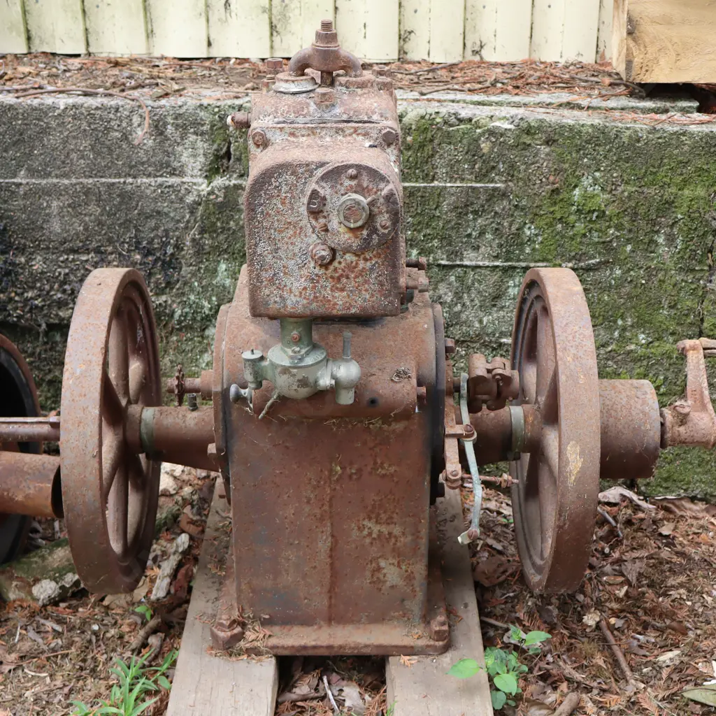 Twigg Twin Flywheel Stationary Engine. 52cm Flywheels Image 1++