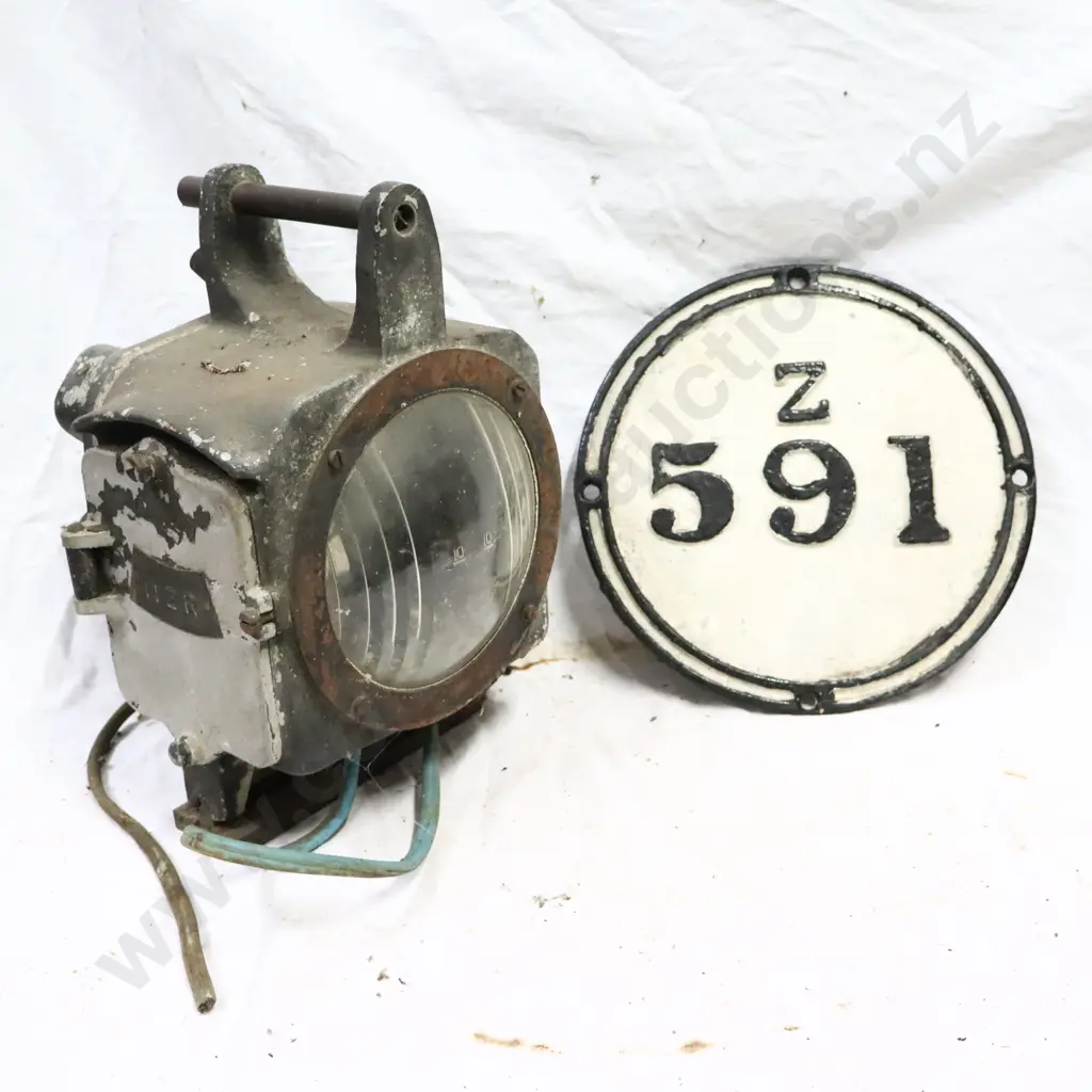 NZR Hand Held Signal Lamp And NZR Z Class Plate Image 1++