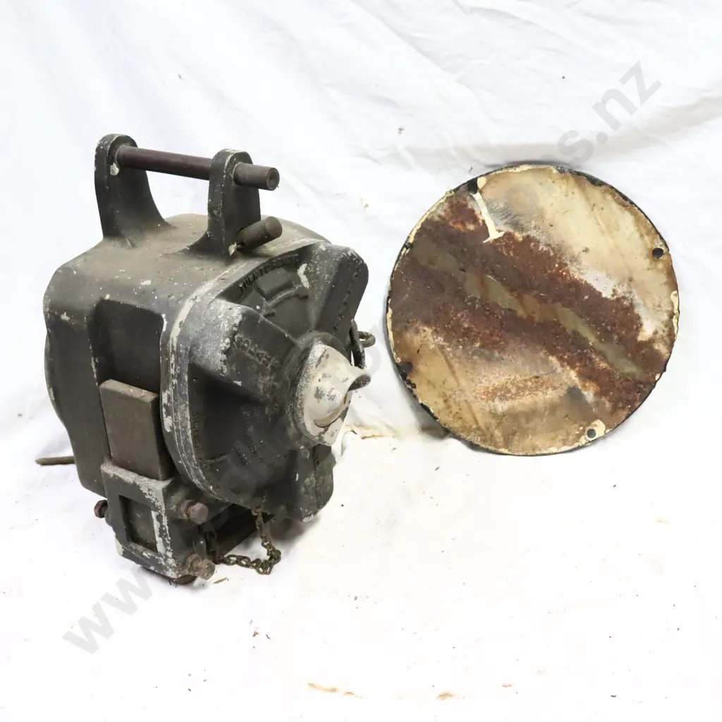 NZR Hand Held Signal Lamp And NZR Z Class Plate Image 1++